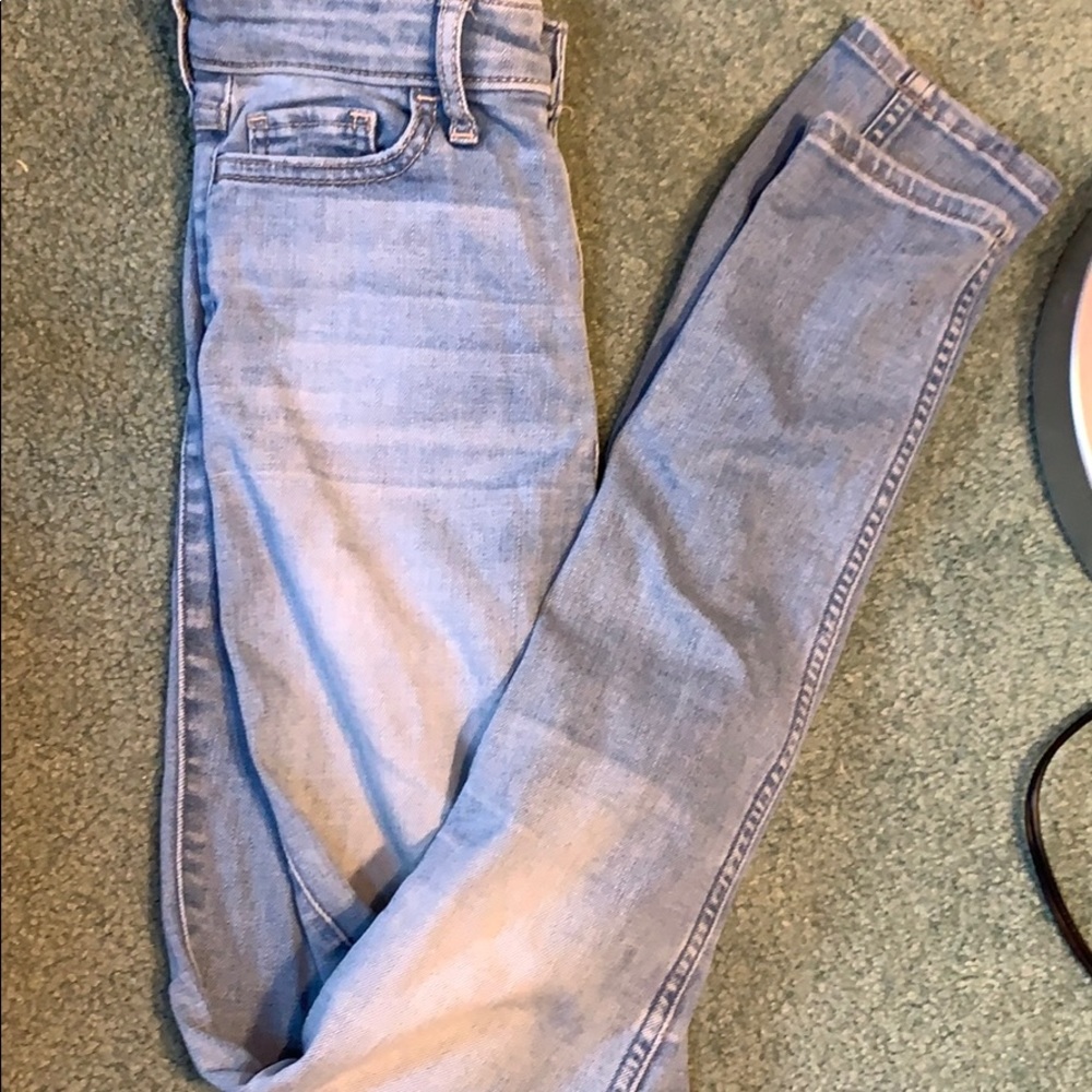 Selling hollister jeans
